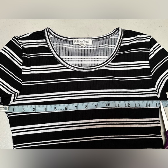 FULL CIRCLE TRENDS Black & White Stripe Short Sleeve Top Blouse Woman’s Medium - Picture 5 of 6